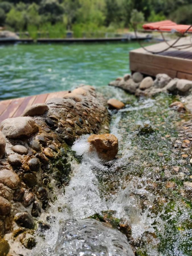 L'Etang Des Cigales Apartman Uchaux Kültér fotó